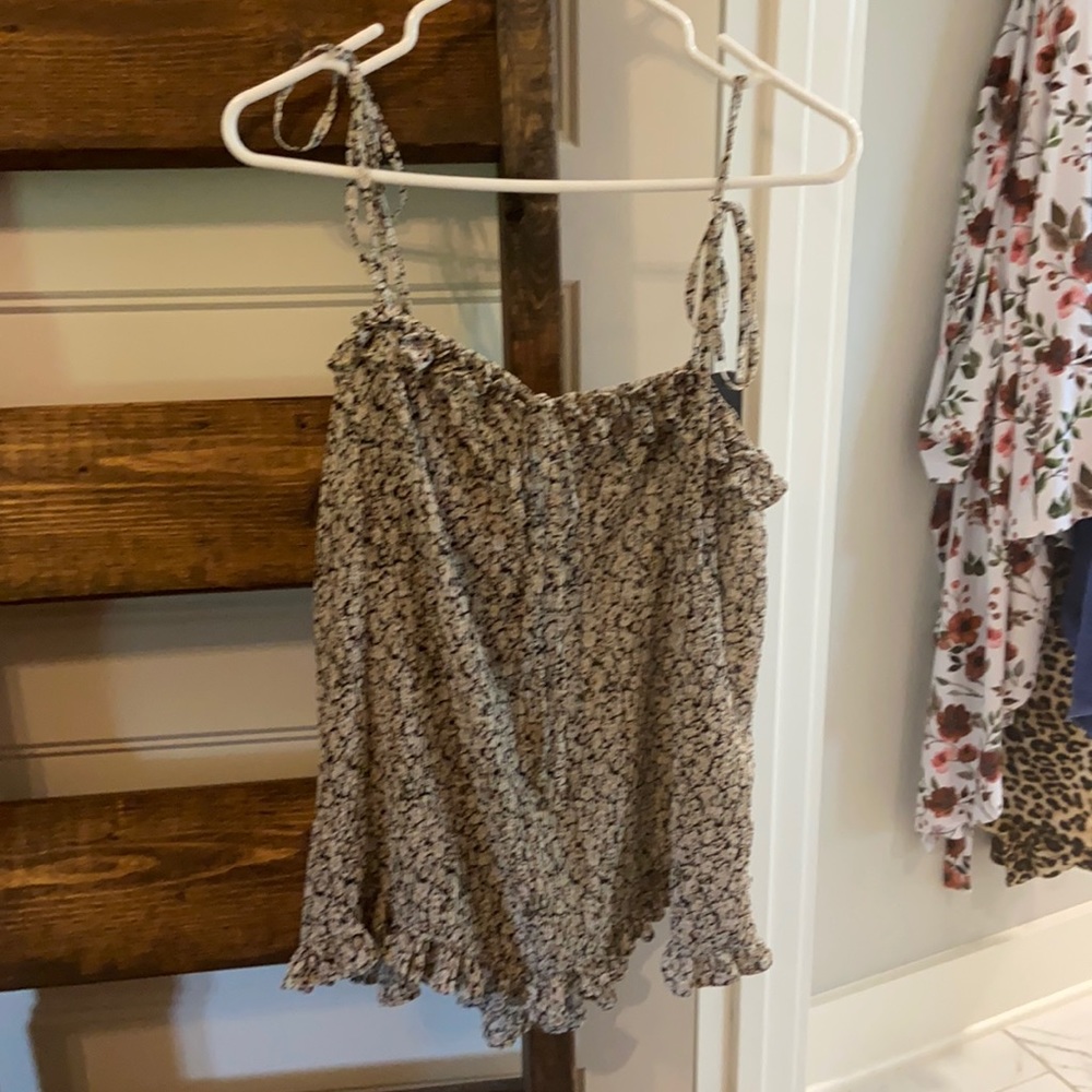 Small easel top adjustable straps